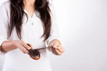 7 causas da queda capilar hormonal em mulheres