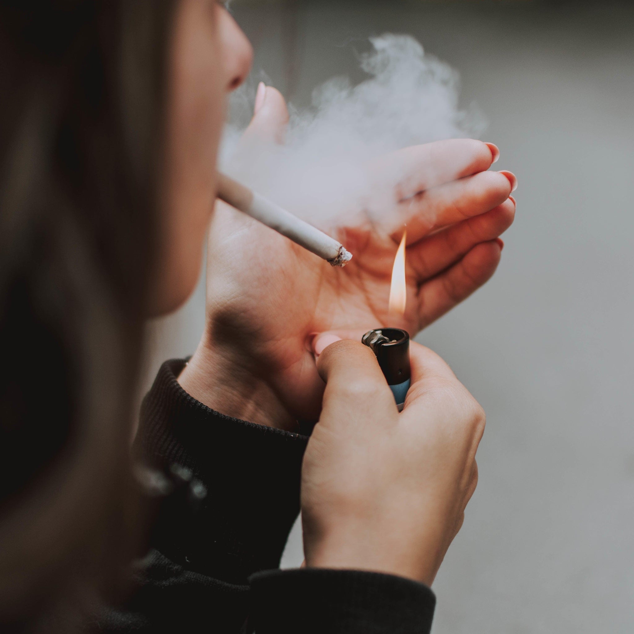 Cigarro causa queda de cabelo?