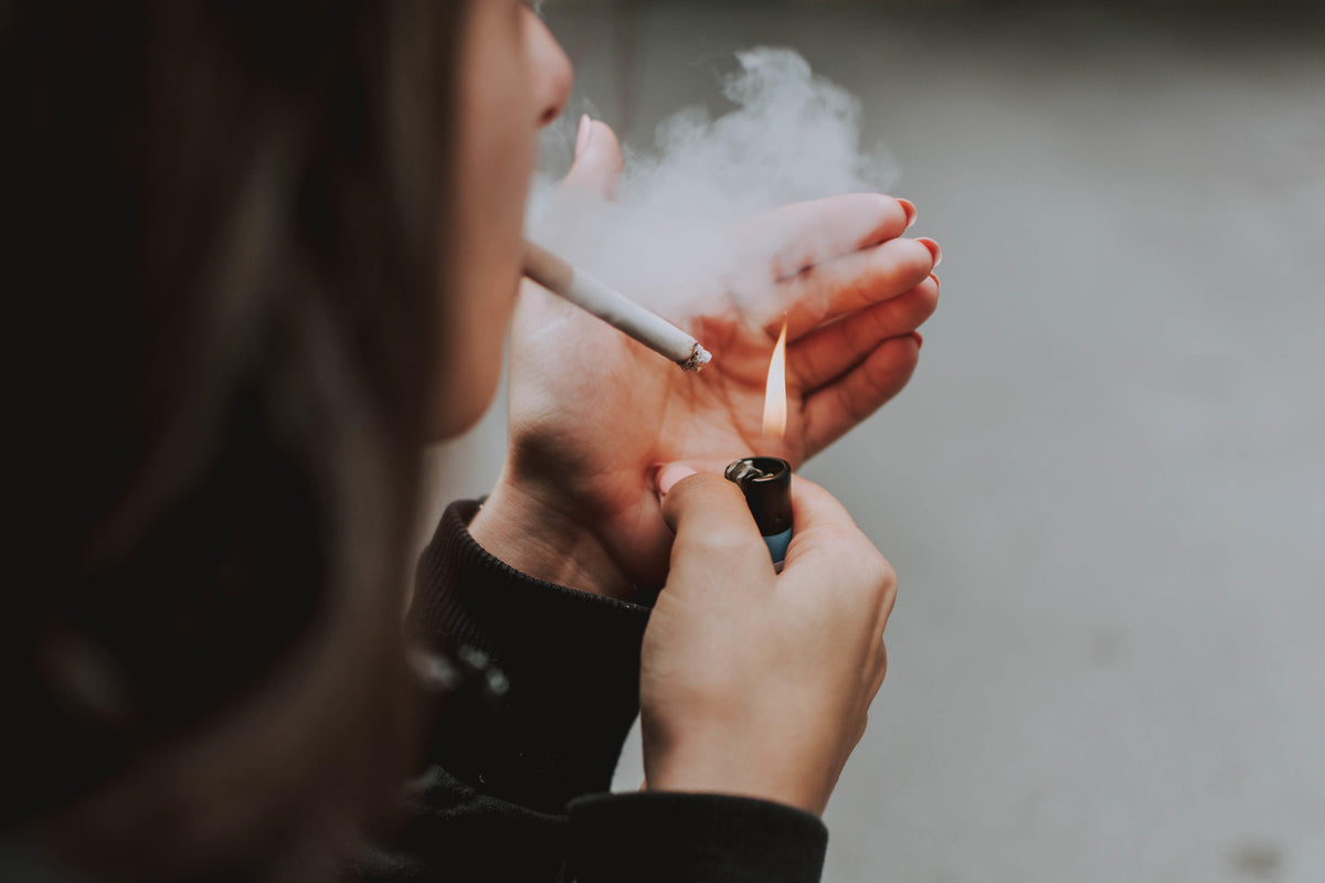 Cigarro causa queda de cabelo?